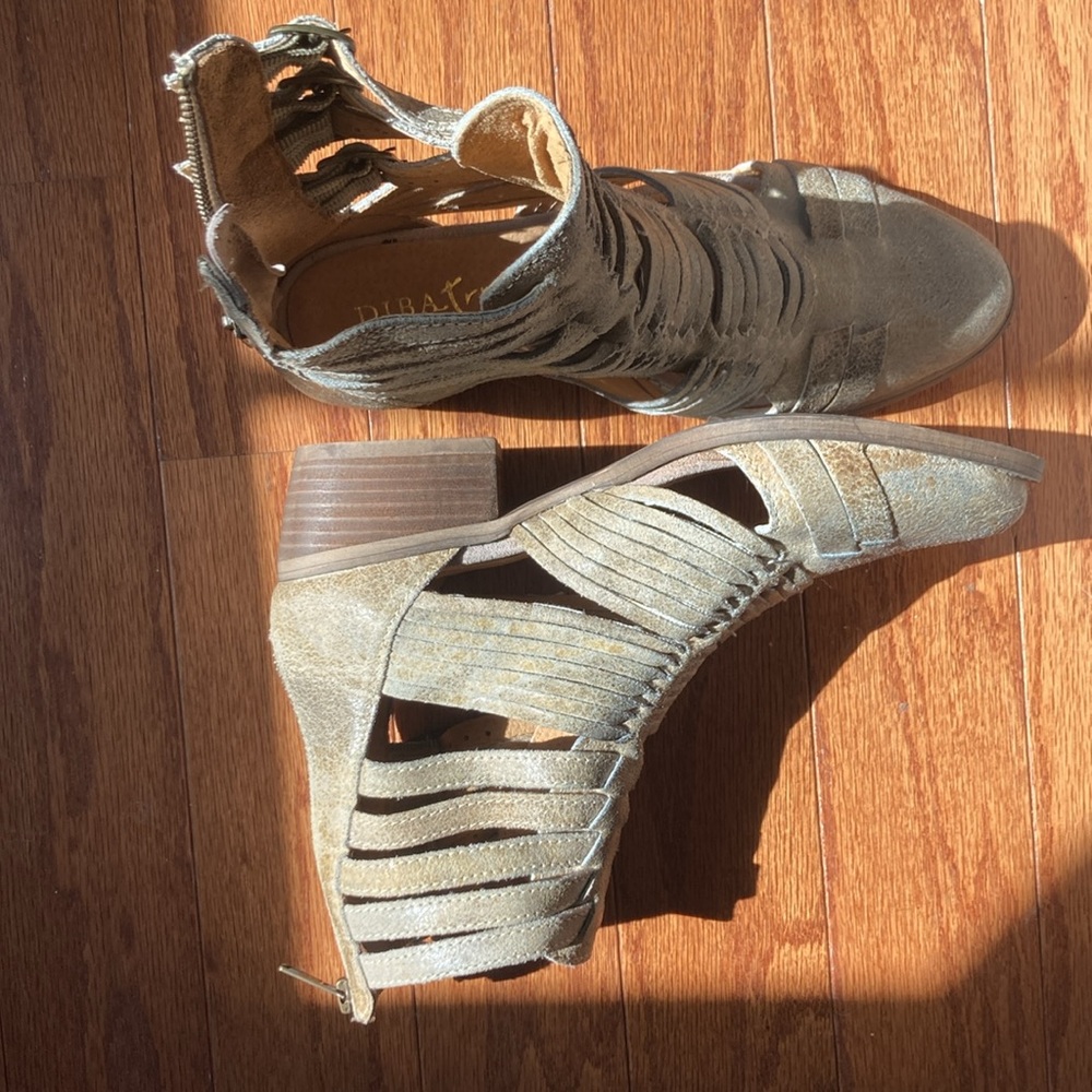 DIBATRUE leather, light tan color NEW never worn (no box) womens size 7